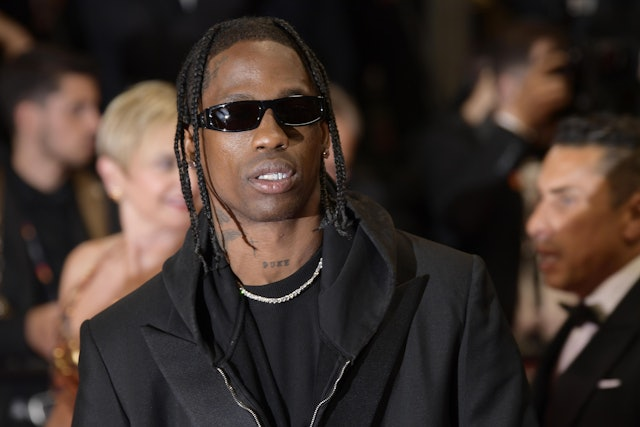 Travis Scott醉酒鬧事後推出犯人照T裇　網民讚其生意頭腦