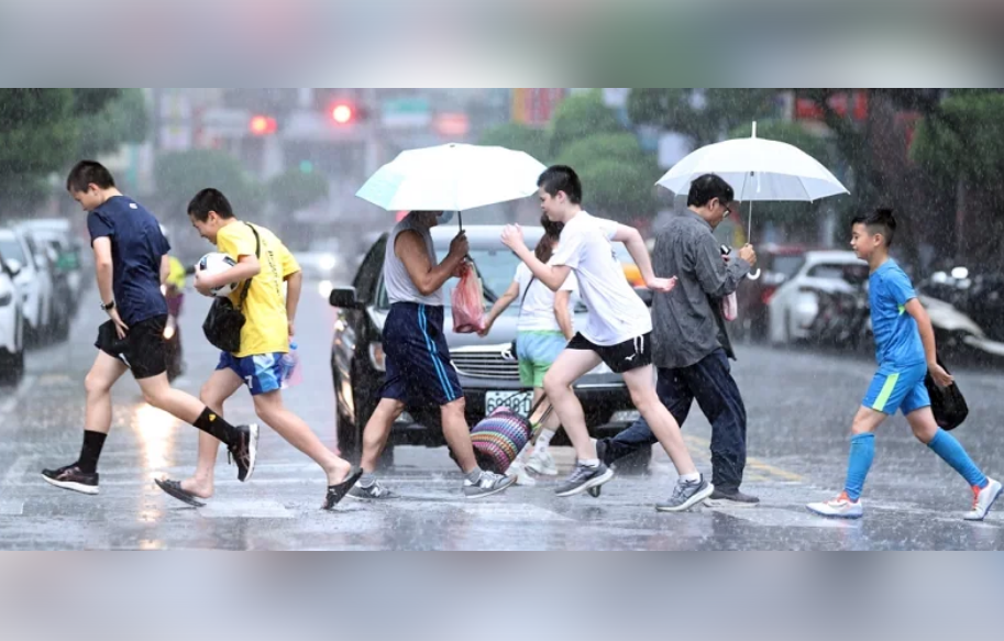 炎夏警訊：持續高溫與雷雨威脅