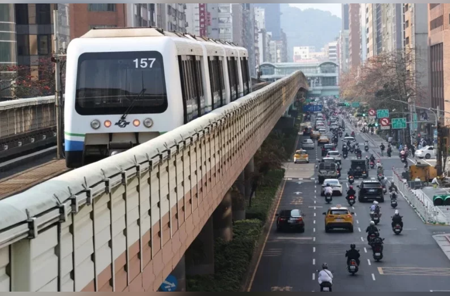 台北暴雨攪亂交通，文湖線部分停駛引發通勤擾動