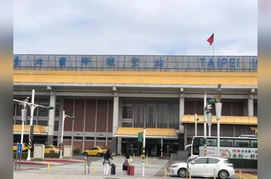 松山機場雷雨天氣導致航班延誤