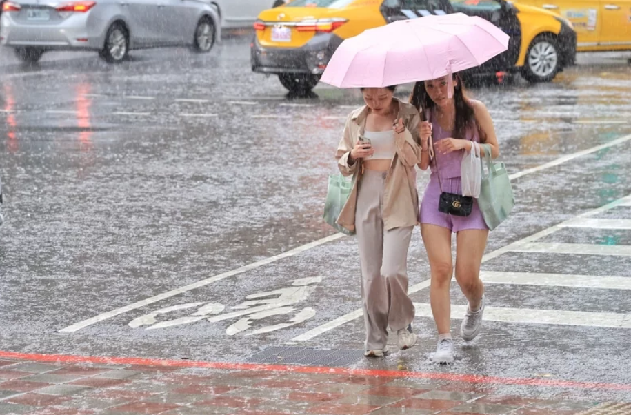 午後局部大雨降溫 多地需防雷擊及積水