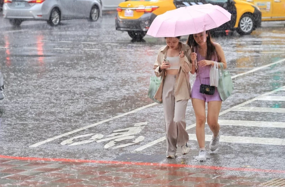 全台多地山區發布大雨特報，民眾應提高警覺