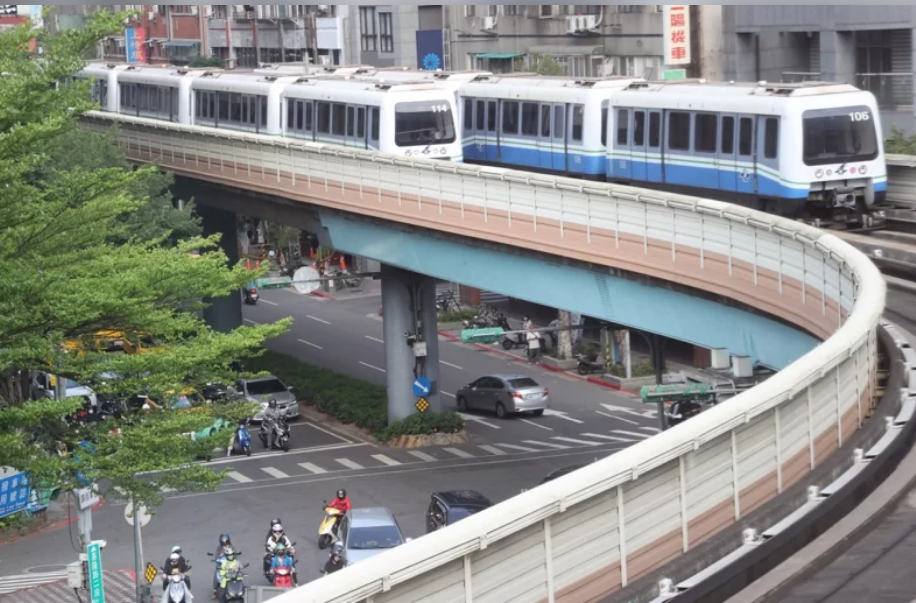 台北捷運文湖線列車漏水事件迅速處理確保旅客安全