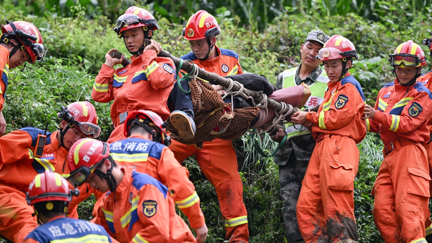 四川雅安山洪暴發已致14人死亡25人失聯