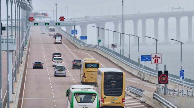 港珠澳大橋口岸交通量創紀錄 香港居民「北上」已成趨勢