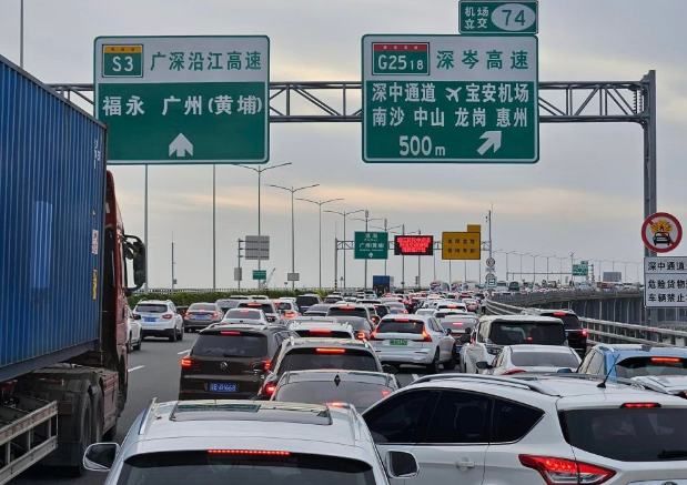 深中通道開通首日遭遇塞車挑戰，相關部門積極應對預期改善