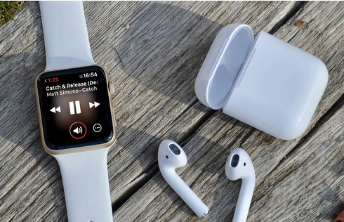 Apple Watch 與 AirPods：蘋果生態系統的隱形支柱，比想像中更重要